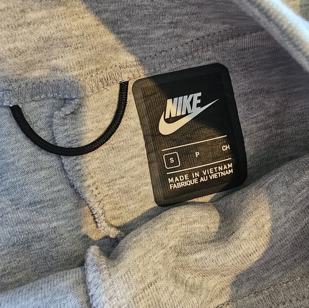 Nike Cropped Long Sleeve Top Gray Size Small Athleisure - Picture 6 of 6